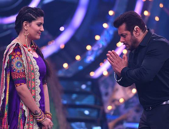 बिग बॉस में बोलीं सपना चौधरी, 'मैं चलती-फिरती आफत हूं'