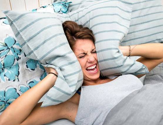 जानें, दक्ष‍िण दिशा में सिर करके सोने से क्या होता है...