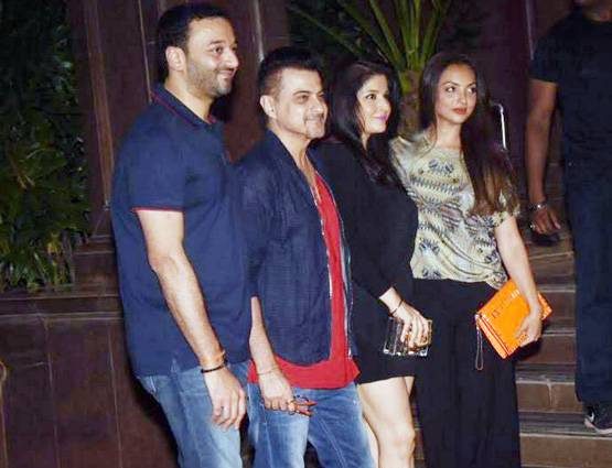 Mommy गौरी की पार्टी में सुनहरा दिखा सुहाना का अंदाज