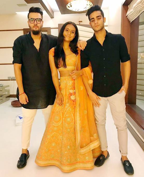 PHOTOS गोवा में परिवार संग छुट्टियां मना रही हैं रानी मुखर्जी की कजिन काजोल