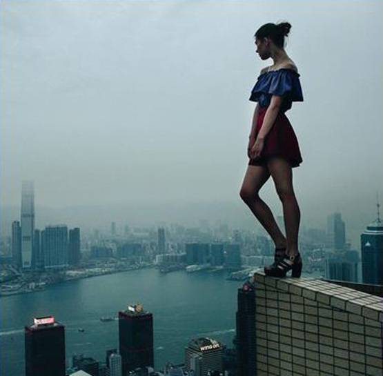 इतनी ऊंचाई पर फोटोशूट कराती है ये लड़की, देखें डराने वाली 20 Photos