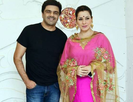 दिवाली पार्टी में फिट दिखीं दिव्यांका, विवेक का दिखा अलग अंदाज