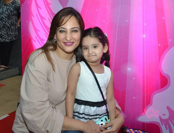 PHOTOS: करणवीर बोहरा ने ऐसे मनाया अपनी बेटियों का पहला बर्थडे