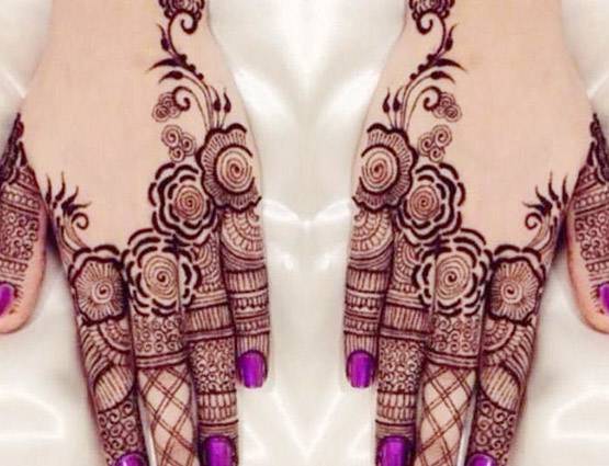 करवा चौथ पर बनाना हैं अपनी मेहंदी को खास, तो लगाएं यह डिजाइन