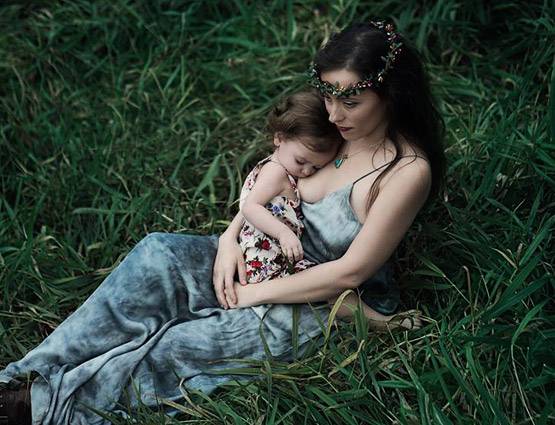 स्‍तनपान की ये तस्‍वीरें बदल देंगी आपके दिमाग की गंदी सोच...