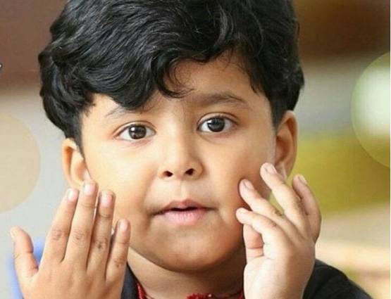 5 साल की उम्र में भगवान बन गया ये बच्चा, SRK और सनी भी फैन