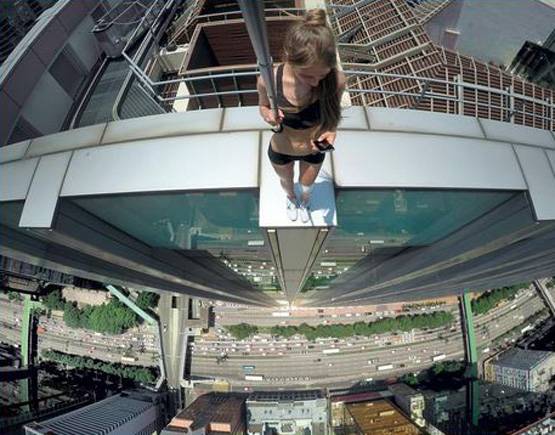 इतनी ऊंचाई पर फोटोशूट कराती है ये लड़की, देखें डराने वाली 20 Photos