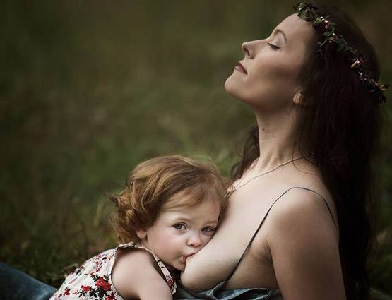 स्‍तनपान की ये तस्‍वीरें बदल देंगी आपके दिमाग की गंदी सोच...