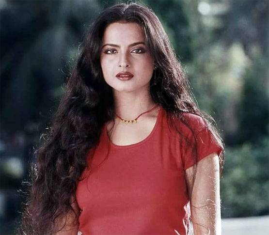 पिता ने कभी नहीं दिया अपना नाम, रहस्य से कम नहीं है रेखा का जीवन