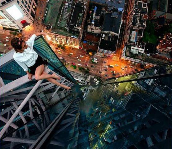 इतनी ऊंचाई पर फोटोशूट कराती है ये लड़की, देखें डराने वाली 20 Photos