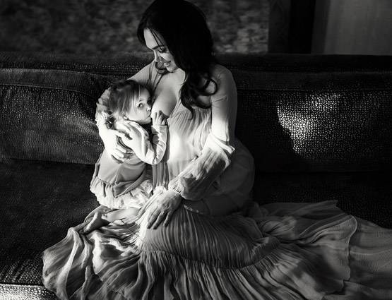 स्‍तनपान की ये तस्‍वीरें बदल देंगी आपके दिमाग की गंदी सोच...