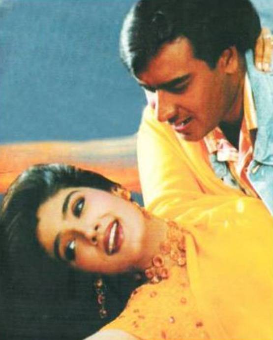 अजय देवगन के लिए रवीना ने की थी सुसाइड की कोशिश, करिश्मा से थी चिढ़