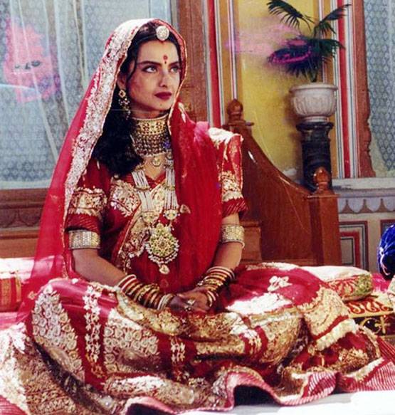 किसके नाम का सिंदूर लगाती हैं रेखा? उन्हें लेकर हुए हैं ये विवाद