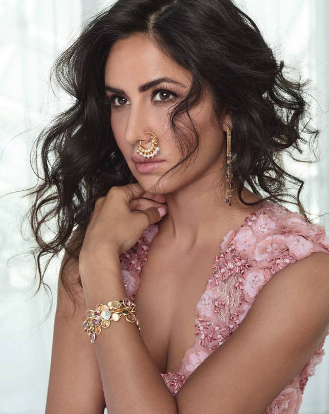 लाइट मेकअप में फोटोशूट, पहली बार ऐसी दिखीं कटरीना कैफ