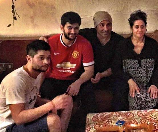 पापा की जींस पहन दोस्तों पर रौब जमाते थे सनी, देखें PHOTOS