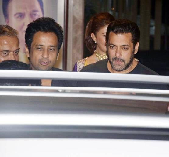 PHOTOS: संजय दत्त की दिवाली पार्टी में आए सलमान खान, दूरियां हुईं खत्म?