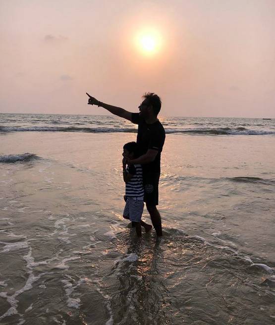 PHOTOS गोवा में परिवार संग छुट्टियां मना रही हैं रानी मुखर्जी की कजिन काजोल