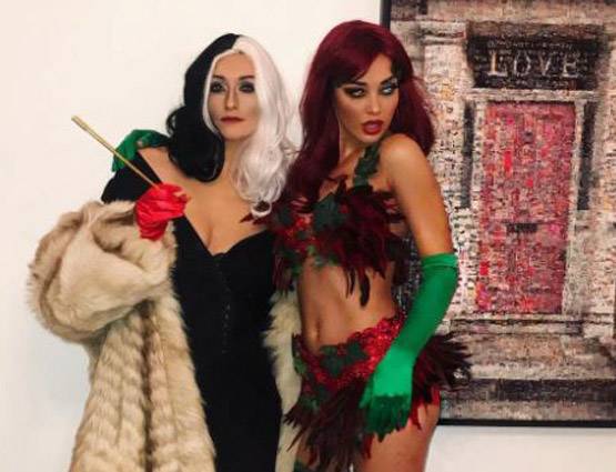 रजनीकांत की हीरोइन बिकिनी ड्रेस में जमकर कर रही हैं HALLOWEEN PARTY