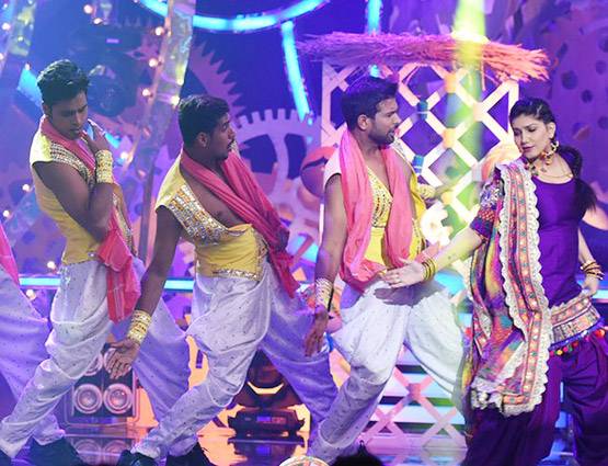 बिग बॉस में बोलीं सपना चौधरी, 'मैं चलती-फिरती आफत हूं'