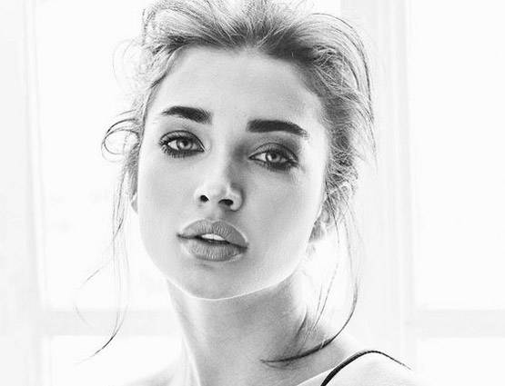 TOWEL लुक में नजर आई रजनीकांत की फिल्म की ये एक्ट्रेस, PHOTOS वायरल