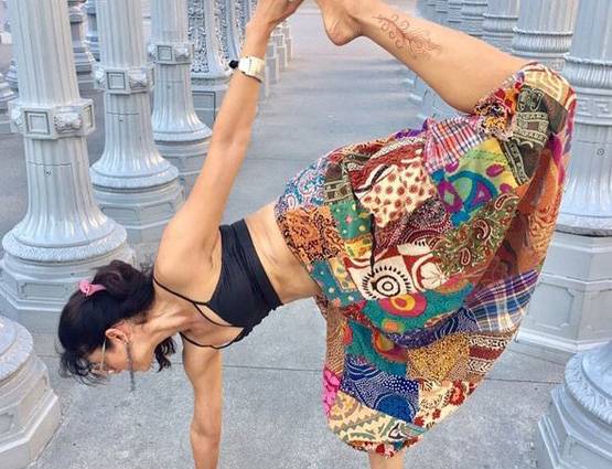 पूजा बत्रा का बिकिनी योग, हॉट योगा के साथ ऐसा है हेल्दी रूटीन