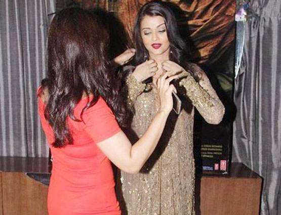 काफी बदली-बदली नजर आ रही हैं ऐश्वर्या, दिवाली पूजा की फोटो वायरल