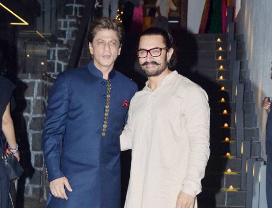 इस अंदाज में तैमूर ने मनाई पहली दिवाली, करीना के साथ दिखीं करिश्मा