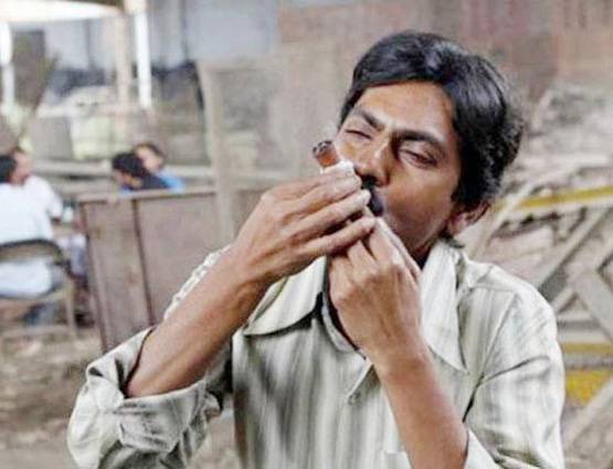 विवादों में नवाज की किताब, एक्ट्रेस बोली- मेरे बारे में की अश्लील बातें