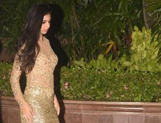 Mommy गौरी की पार्टी में सुनहरा दिखा सुहाना का अंदाज