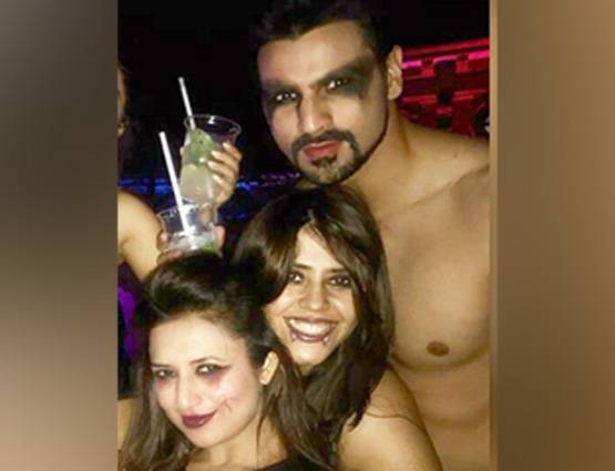 'ये है मोहब्बतें' की टीम का HALLOWEEN पार्टी में दिखा ऐसा लुक, देखें PHOTOS