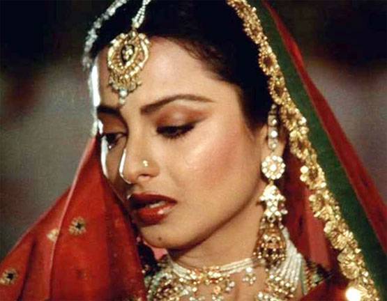 किसके नाम का सिंदूर लगाती हैं रेखा? उन्हें लेकर हुए हैं ये विवाद