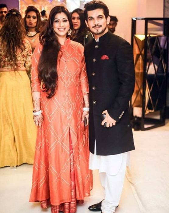 फिल्मी है इस एक्टर की लव स्टोरी, मौनी रॉय से थी अफेयर की चर्चा