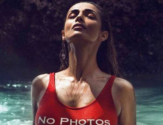 44 साल की उम्र में इतनी ग्लैमरस हैं मलाइका, नजरें हटाना मुश्क‍िल