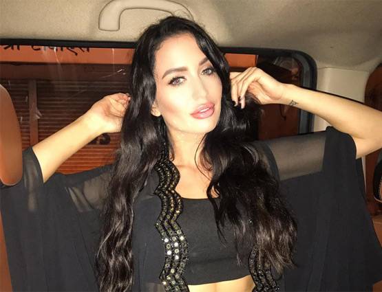 BIGG BOSS में एंट्री करते ही छाईं ऑस्ट्रेलिया की लुसिंडा निकोलस