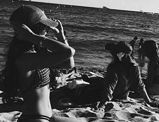 BLACK BIKINI में दिखीं श्रीदेवी की छोटी बेटी, फोटोज हुईं वायरल