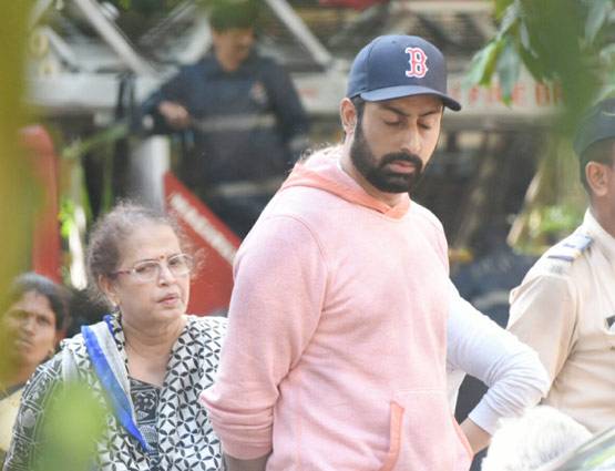 मां की बिल्डिंग में लगी आग तो पति संग ऐसे दौड़कर आईं ऐश्वर्या राय