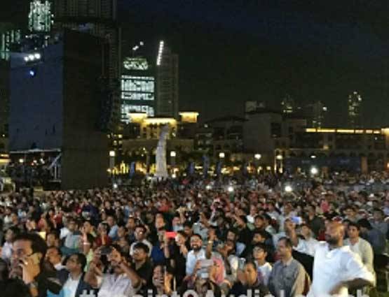 स्काई डाइविंग से 2.0 का पोस्टर आया, अब बुर्ज खलीफा में म्यूजिक लॉन्च