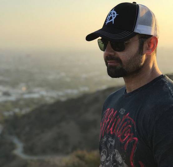 एडल्ट स्टार के साथ दिखे मिथुन चक्रवर्ती के बेटे, Photo वायरल