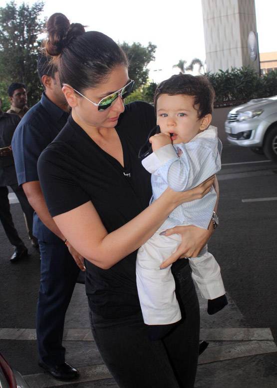 MOMMY करीना की गोद में खेलते दिखे तैमूर, PHOTOS वायरल