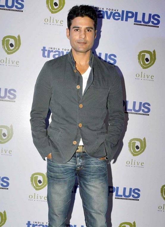 घर में बर्तन और झाड़ू-पोछा करता है ये एक्टर, कृतिका कामरा के साथ KISS हुआ था चर्चित