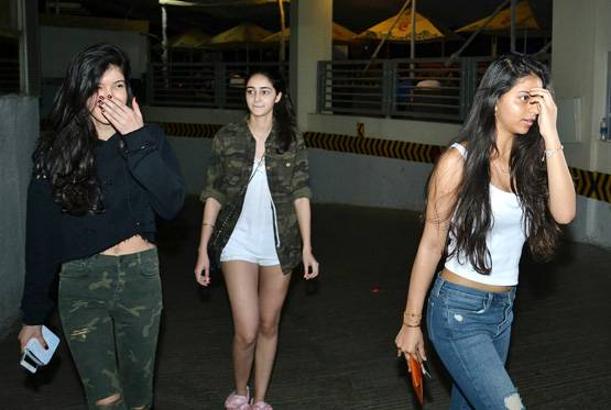 PHOTOS ये हैं सुहाना के बेस्ट फ्रेंड्स, साथ में पहुंचे फिल्म देखने