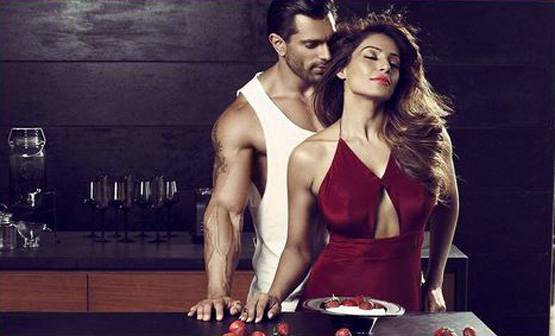 कंडोम एड के लिए इंटीमेट दिखे बिपाशा-करण, वीडियो हुआ वायरल