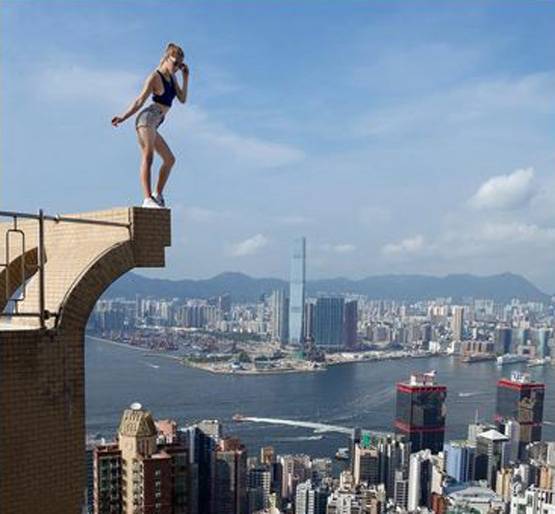 इतनी ऊंचाई पर फोटोशूट कराती है ये लड़की, देखें डराने वाली 20 Photos