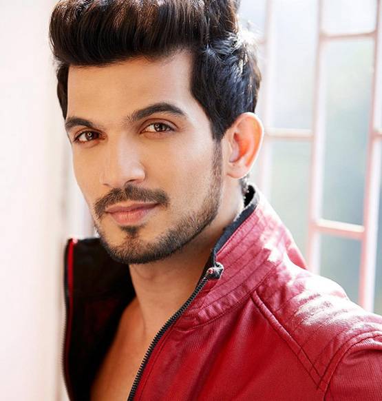 फिल्मी है इस एक्टर की लव स्टोरी, मौनी रॉय से थी अफेयर की चर्चा