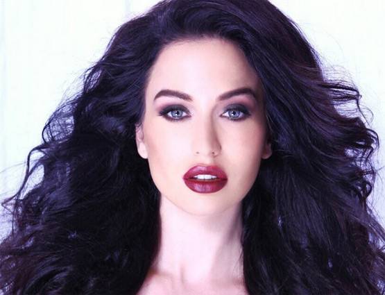 BIGG BOSS में एंट्री करते ही छाईं ऑस्ट्रेलिया की लुसिंडा निकोलस