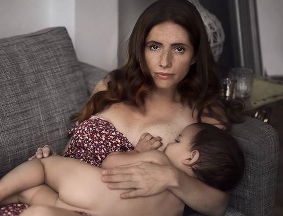 स्‍तनपान की ये तस्‍वीरें बदल देंगी आपके दिमाग की गंदी सोच...