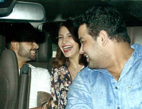 विराट-अनुष्का की टॉप-10 रोमांटिक फोटो, एक हो रही है वायरल