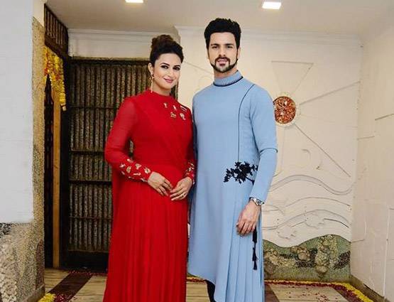 दिवाली पार्टी में फिट दिखीं दिव्यांका, विवेक का दिखा अलग अंदाज