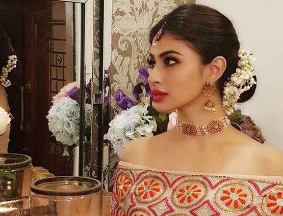 PHOTOS: मौनी रॉय का नहीं हुआ ब्रेकअप, बॉयफ्रेंड संग मनाई दिवाली