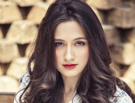 अर्जुन की बर्थ डे पार्टी में RED DRESS में पहुंचीं मौनी, लुक हुआ वायरल